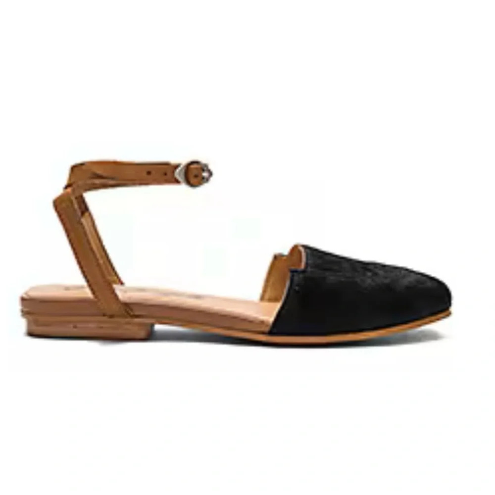 FREE PEOPLE Korine Cow Hair Flat in Black size 5.5 US